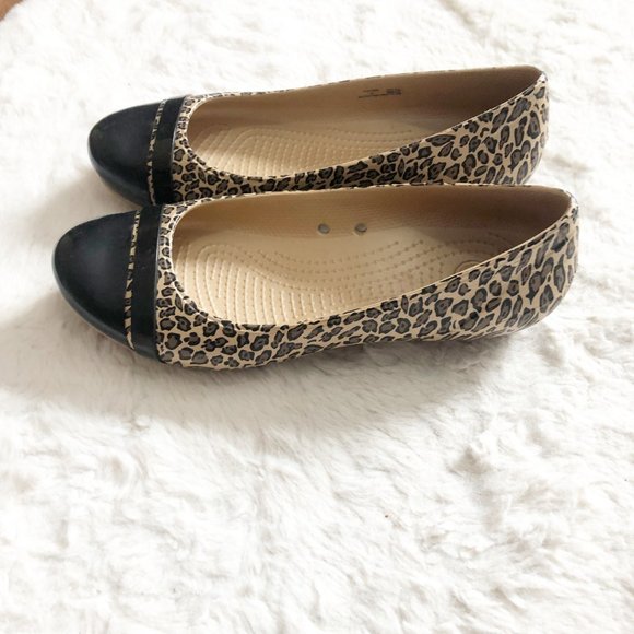 crocs leopard print flats